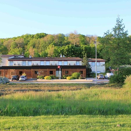 Ibis Aurillac Buitenkant foto