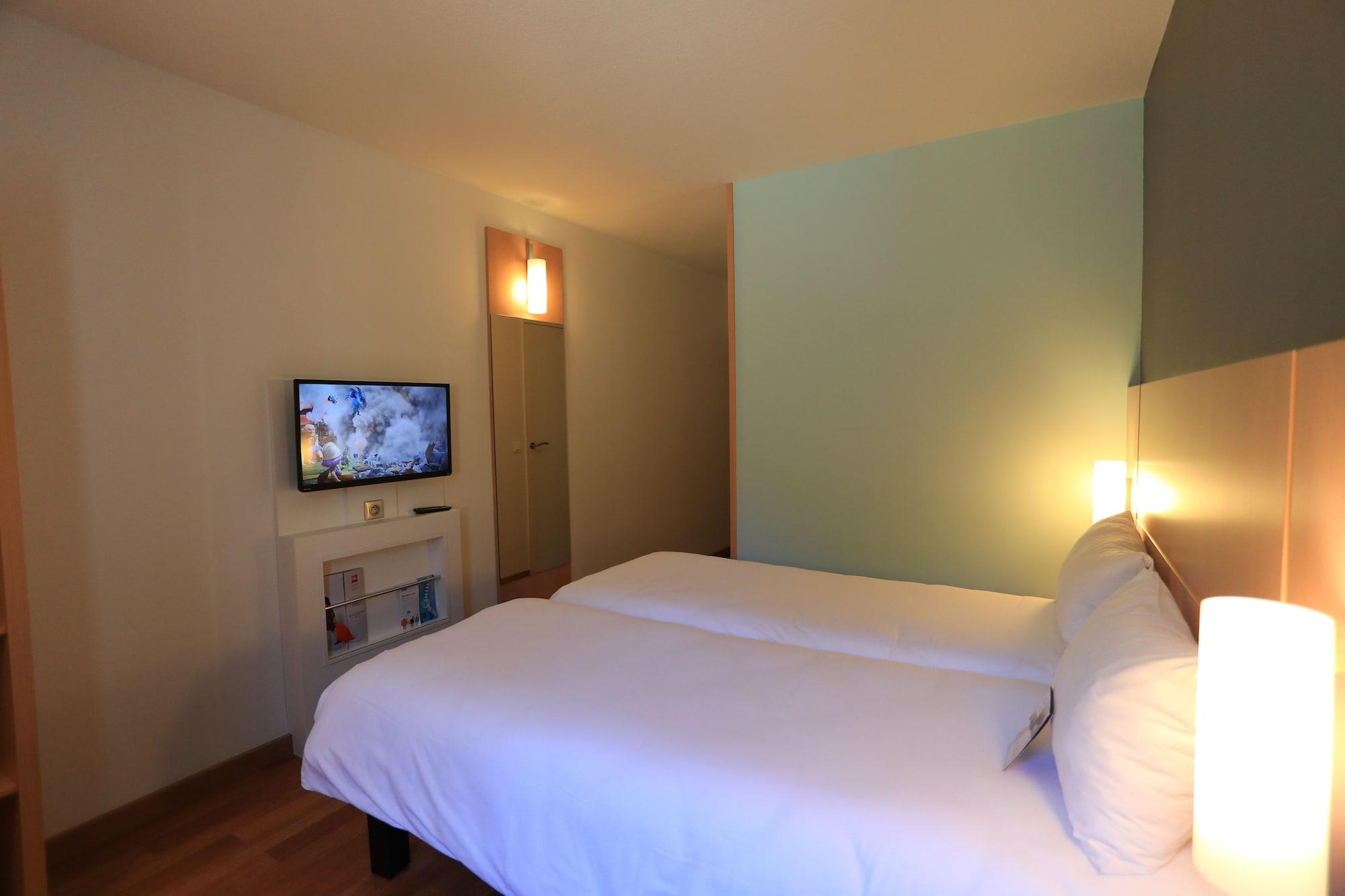 Ibis Aurillac Buitenkant foto
