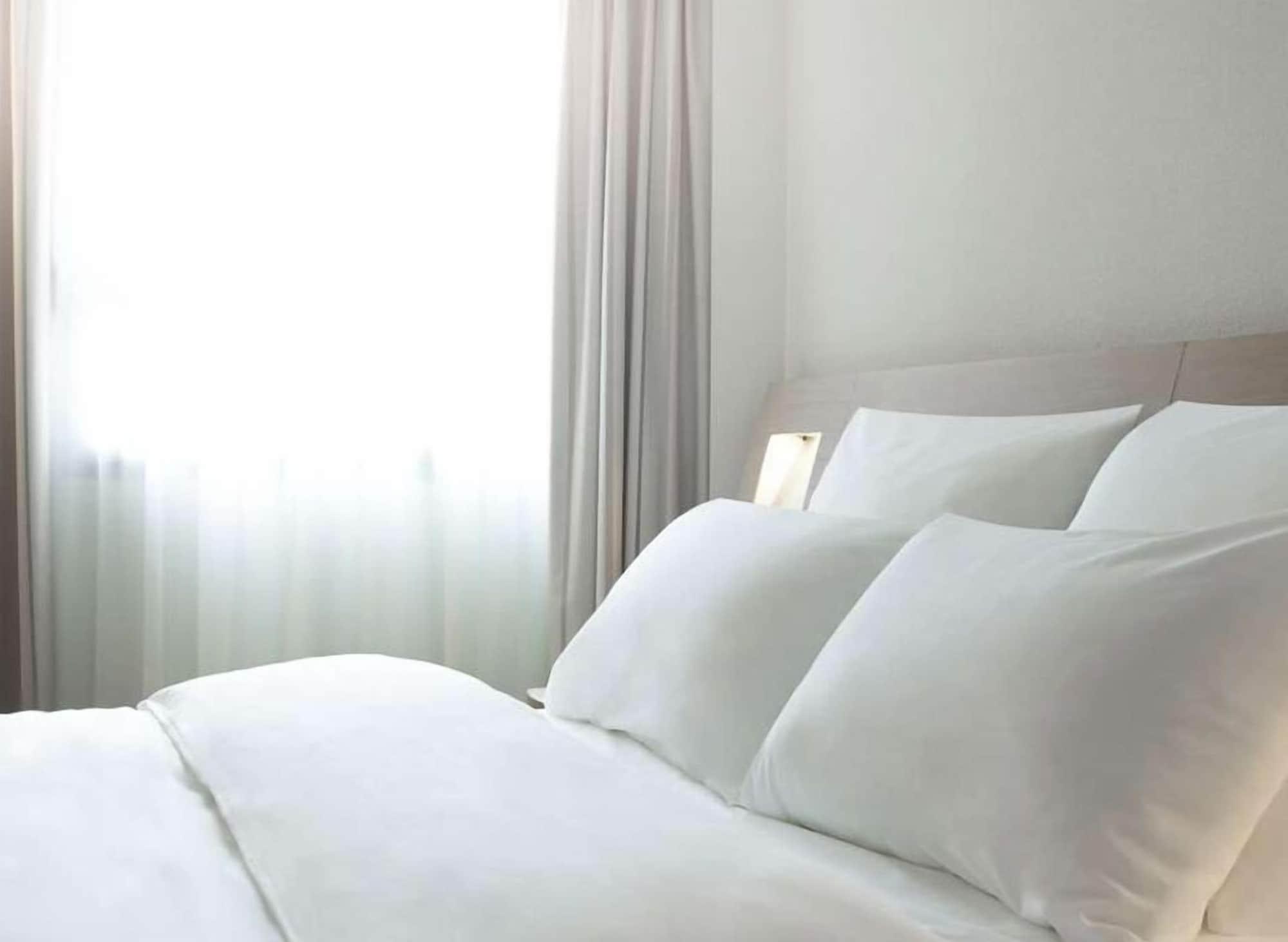 Ibis Aurillac Buitenkant foto