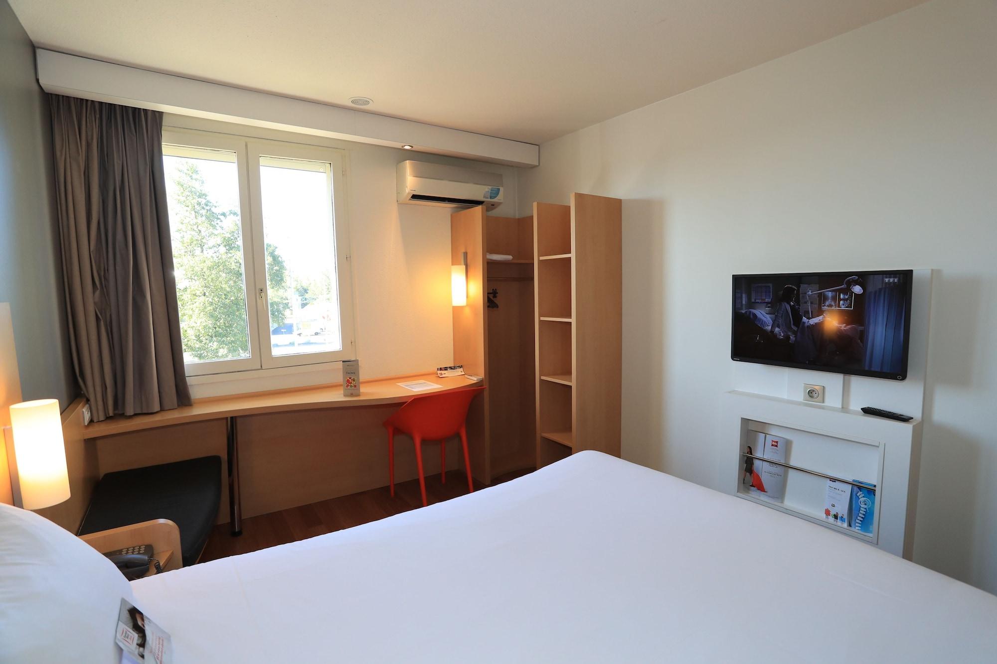 Ibis Aurillac Buitenkant foto