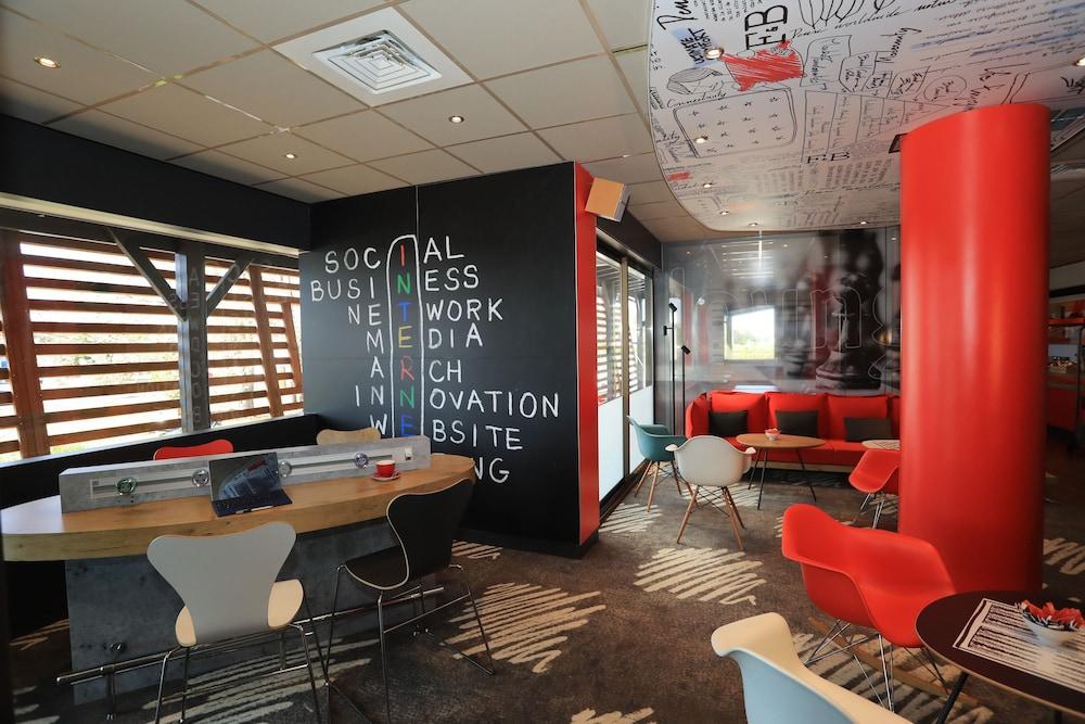 Ibis Aurillac Buitenkant foto