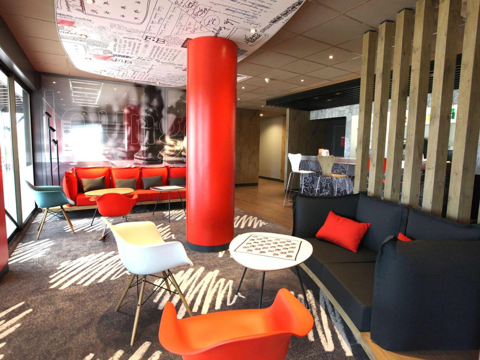 Ibis Aurillac Buitenkant foto