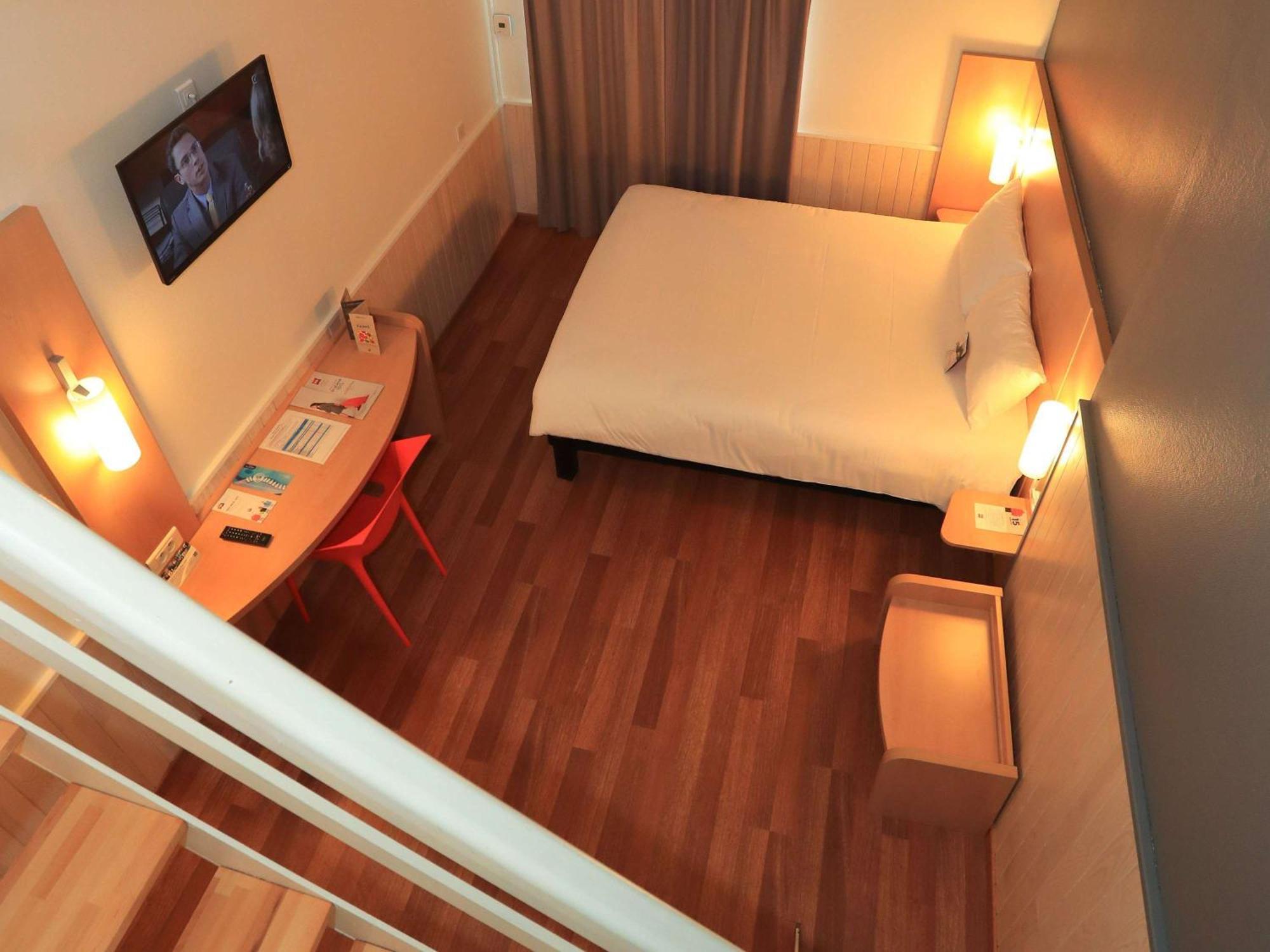 Ibis Aurillac Buitenkant foto