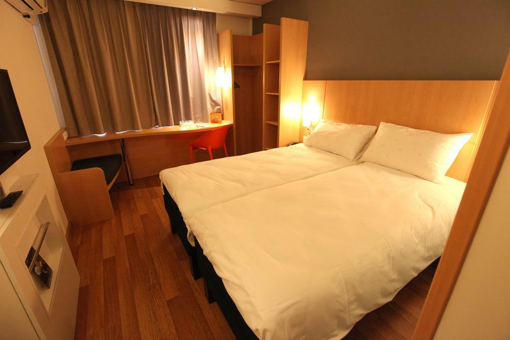 Ibis Aurillac Buitenkant foto